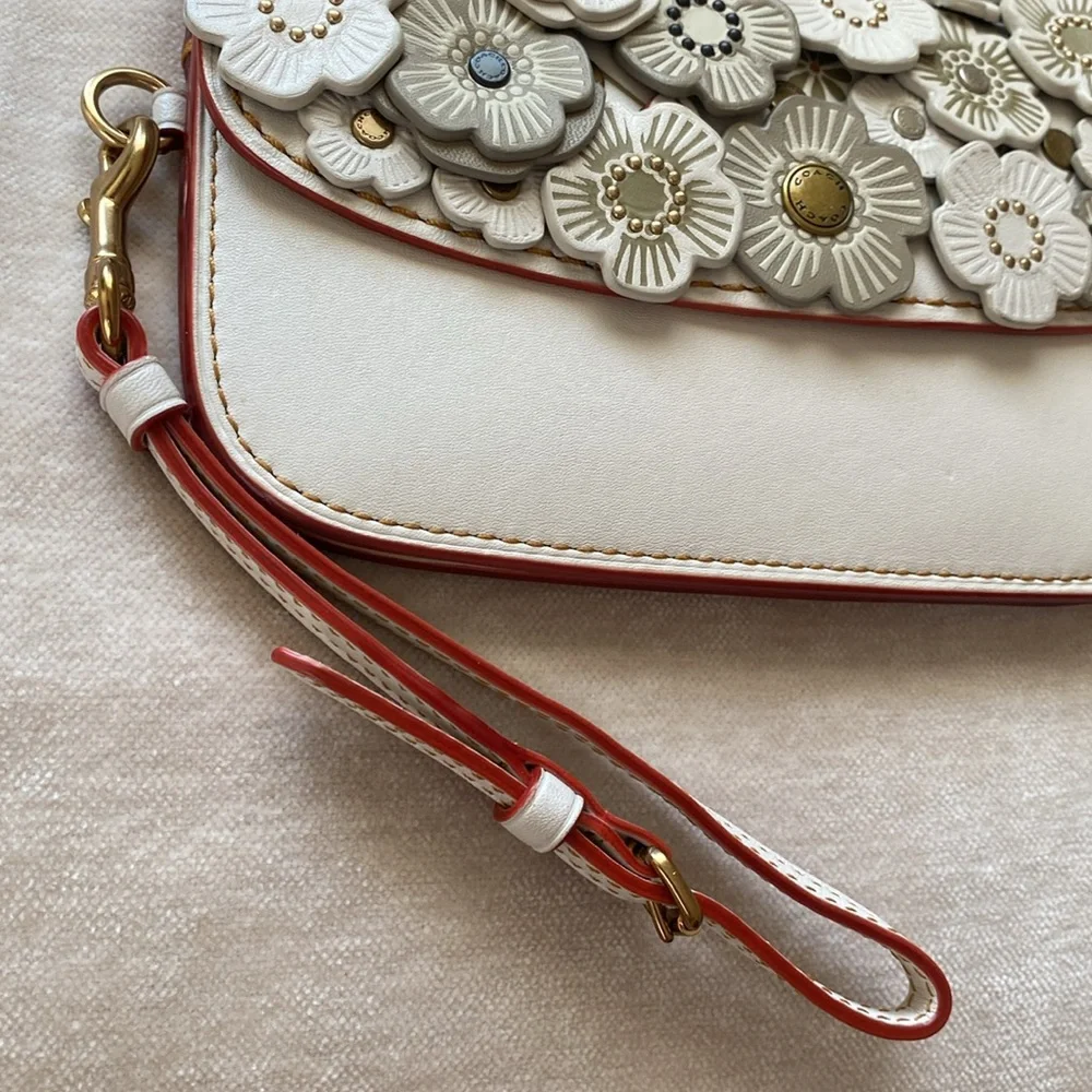 COACH 1941 Tea Rose Clutch CHALK
Wristlet Wallet - Picture 4 of 16
